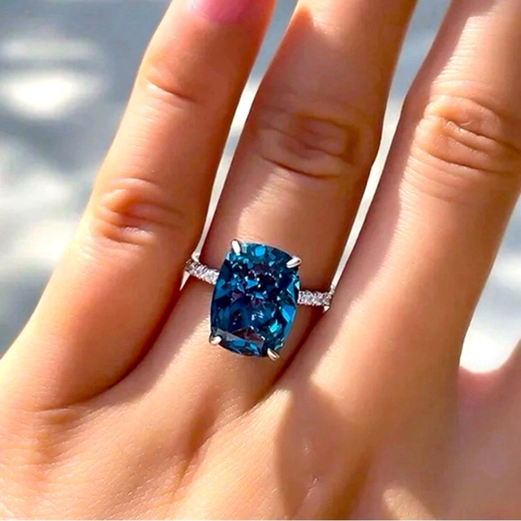 π Silver Fashion Ring with Faux Blue Diamond - Picture 7 of 13